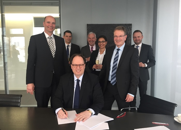 Georg Stausberg, CEO of Oerlikon Manmade Fibers Segment, Rolf GÃ¤nz, Managing Director of AC-Automation, and Ralf Schilken, CFO of Oerlikon Manmade Fibers Segment (from left, first row). © Oerlikon